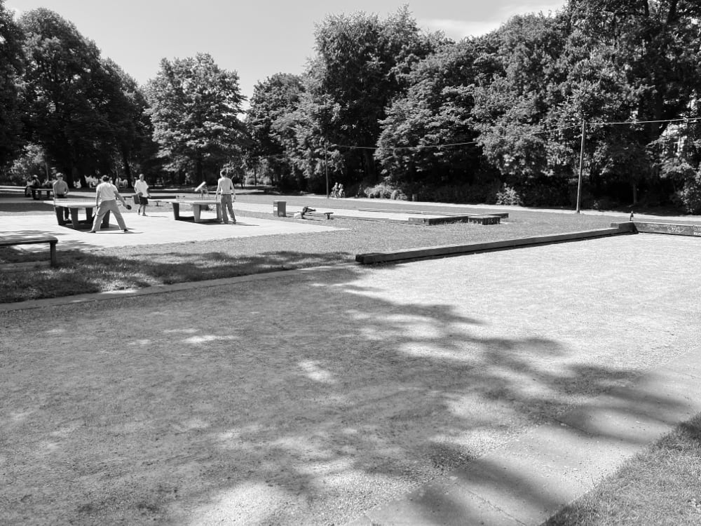 Bouleplatz (Pétanque) im Schanzenpark am Wasserturm, Hamburg