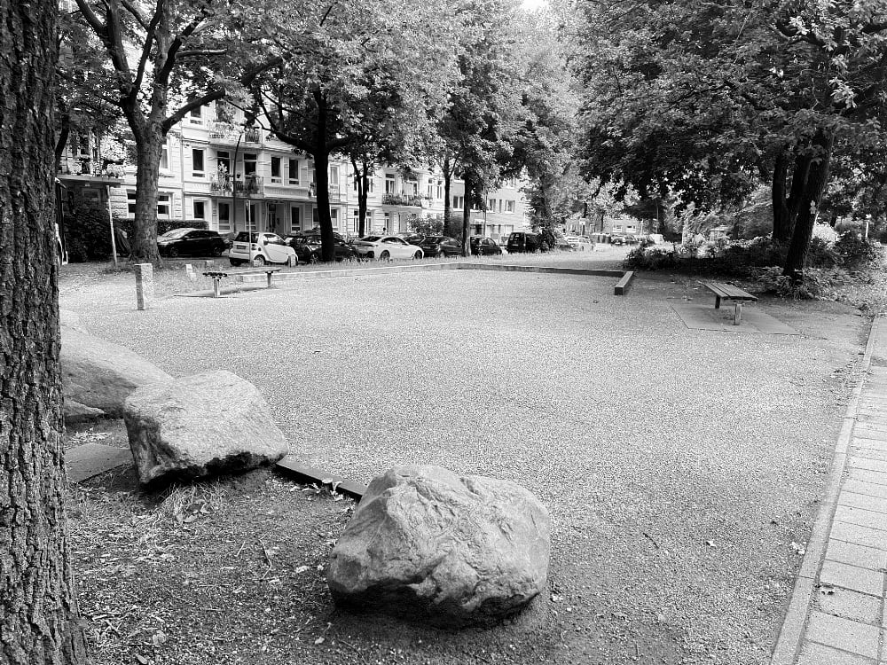 Bouleplatz (Pétanque) an der Apostelkirche, Eimsbüttel. Hamburg