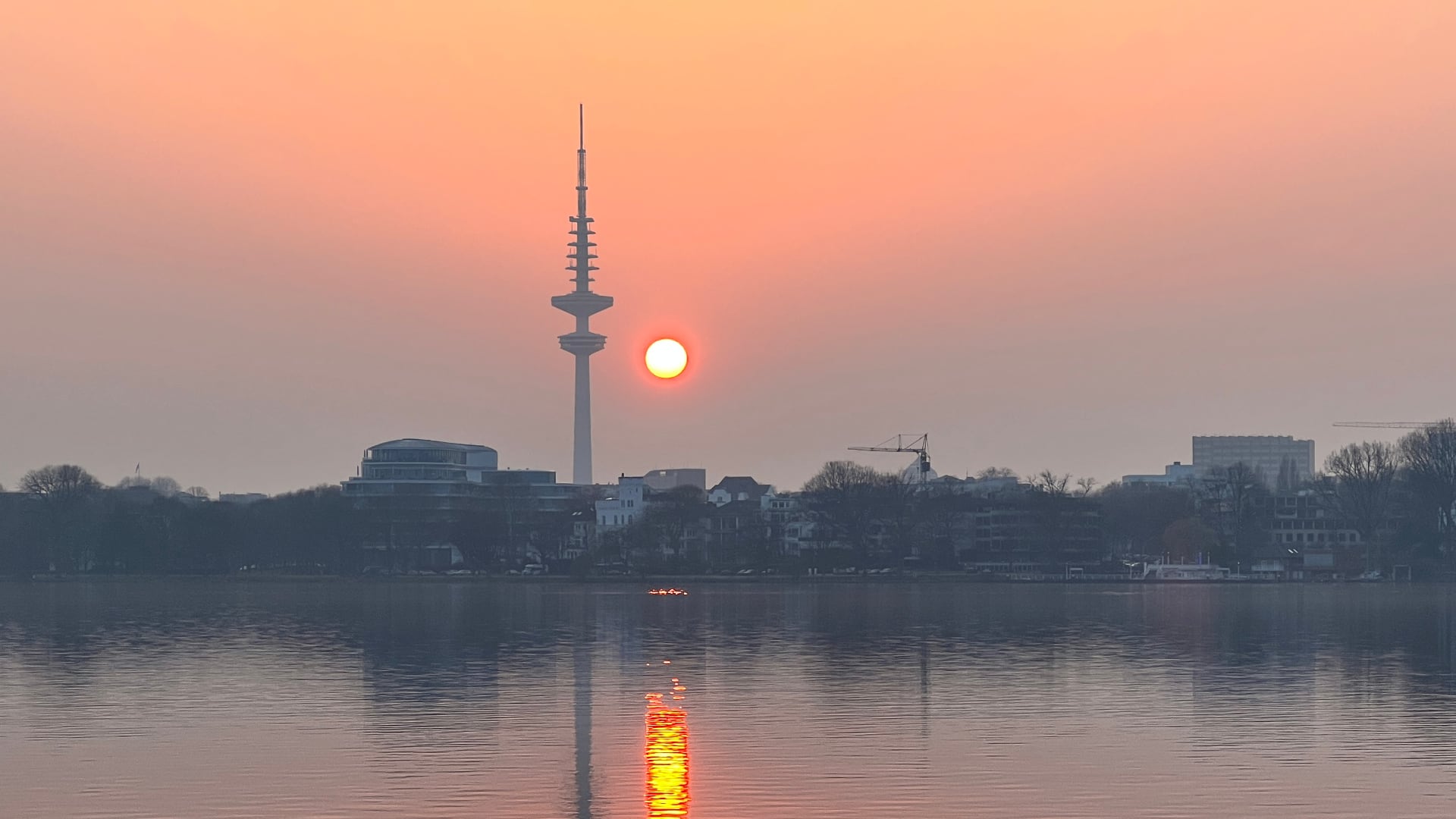 Sunset an der Aussenalster mit Fernsehturm
